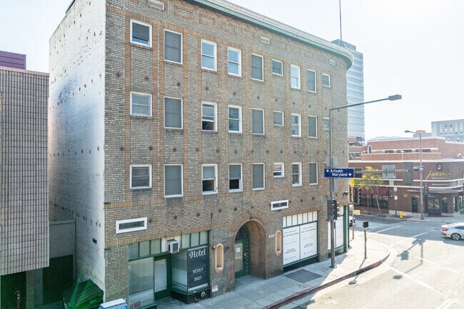Foto del edificio - 202 E Wilson Ave