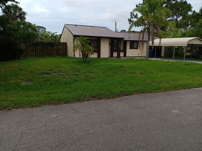 Building Photo - 3 Bedroom 1 Bath