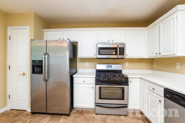 Foto del edificio - 6610 Waveland Dr