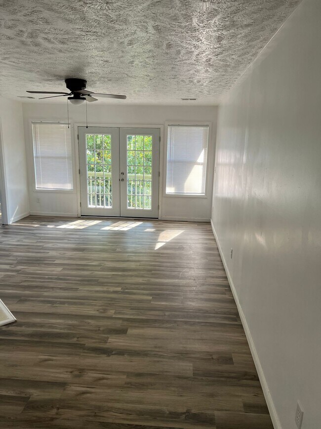 Foto del edificio - 6724 Willowbrook Dr