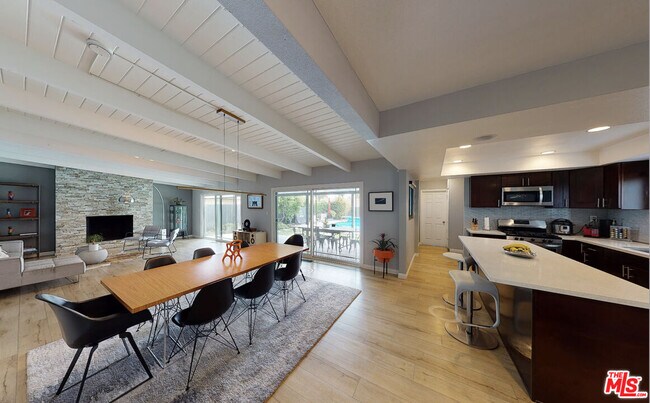Foto del edificio - 4564 W 132nd St