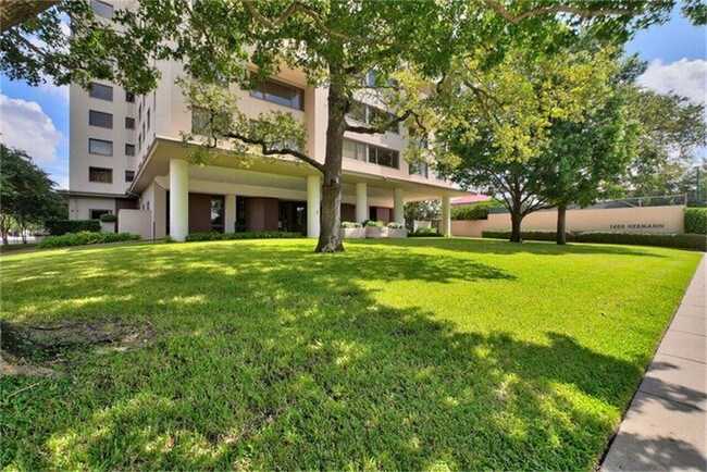 Foto del edificio - 1400 Hermann Dr