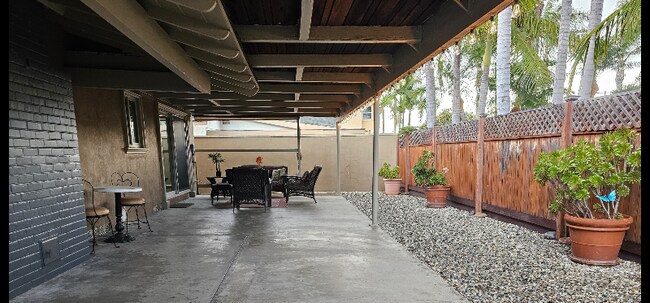 Foto del edificio - 9901 Downey Ave