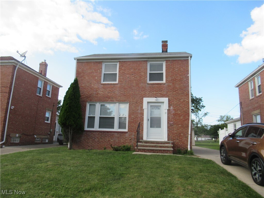 39 Eldred Ave Bedford, OH 44146 – photo 1 of 29
