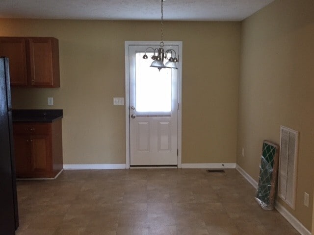 Building Photo - 3 bedroom 2 bath home in Stewarts Creek area.