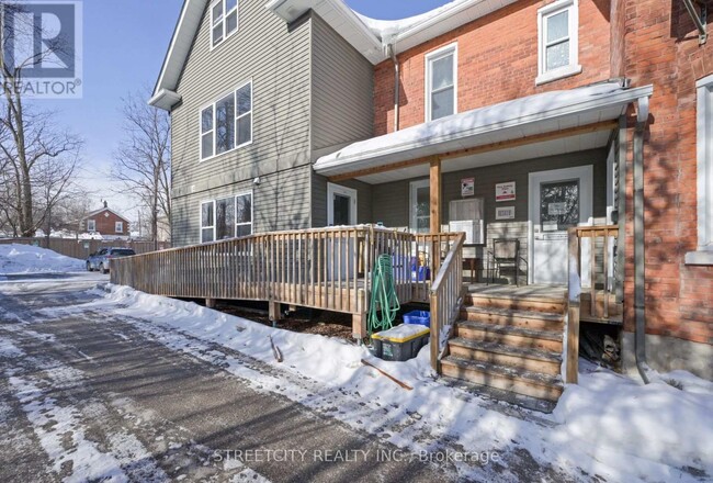 Building Photo - 170-170 Bradford St