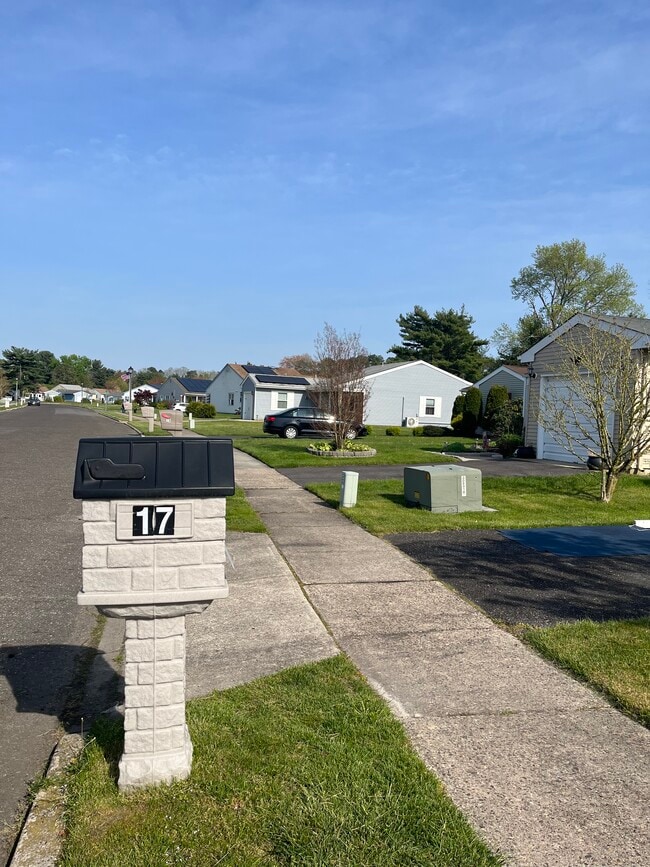 Building Photo - 17 Thornbury Pl