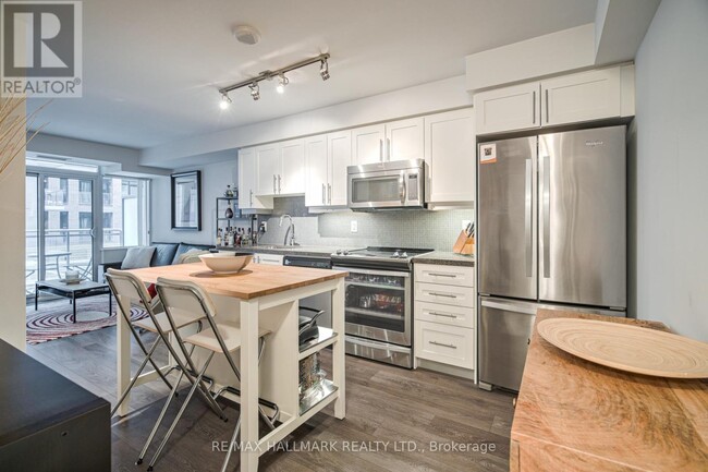 Photo du bâtiment - 525-525 Adelaide St W