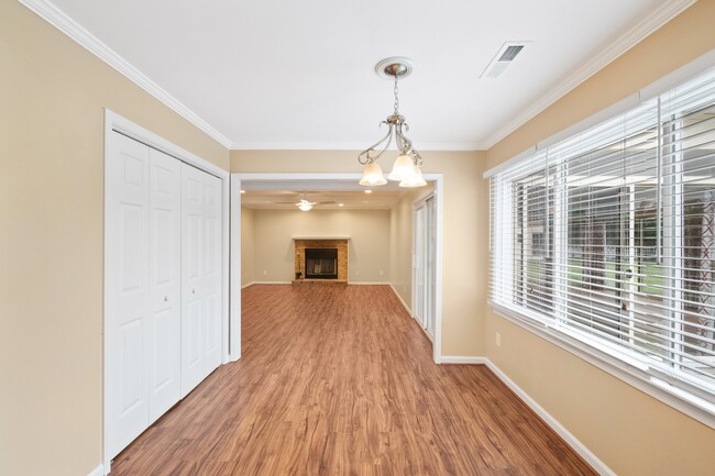 Photo - 4501 Van Dyck Dr House