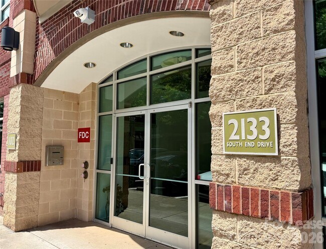 Foto del edificio - 2133 Southend Dr