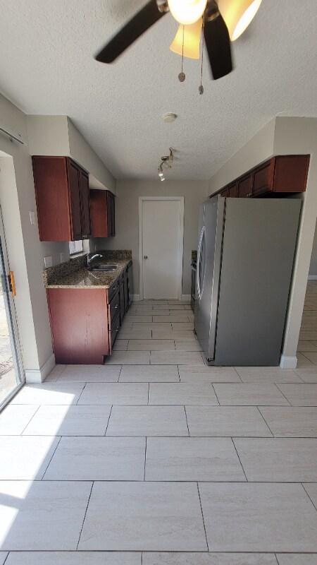 Foto del edificio - 419 Caballero Rd