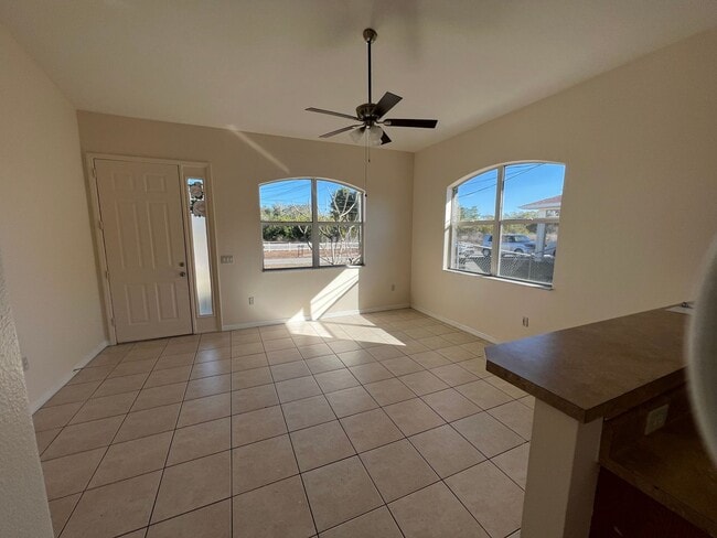 Building Photo - 2/2 in Warm Mineral Springs