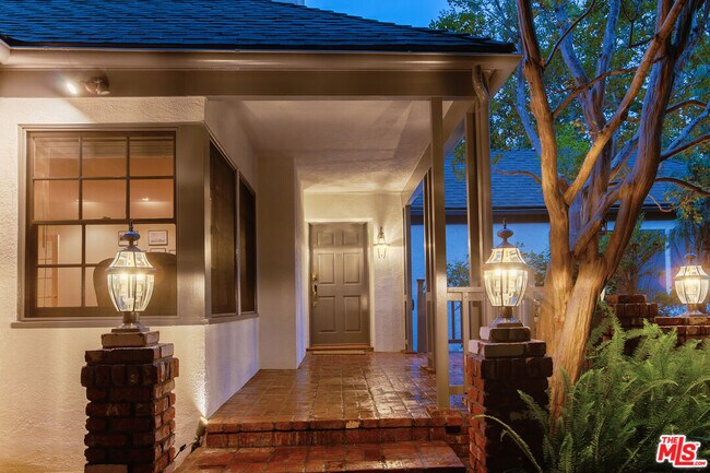 Foto del edificio - 1526 San Vicente Blvd
