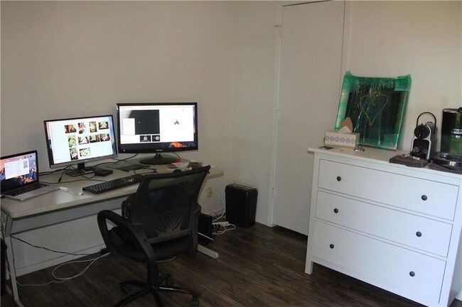 Foto del edificio - 2930 Brookcrest Dr