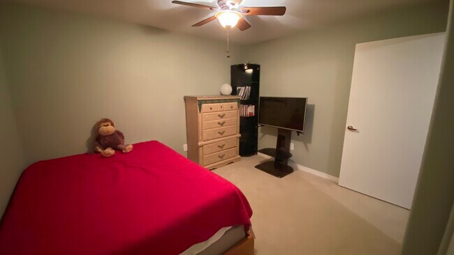 2nd bedroom - 4527 45th Ave SW