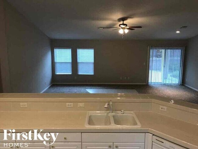 Foto del edificio - 1049 Silver Star St