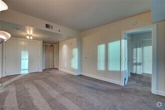 Building Photo - 2700 S Las Vegas Blvd