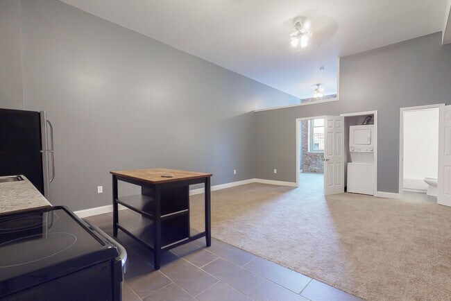 Building Photo - 507 N Paca St