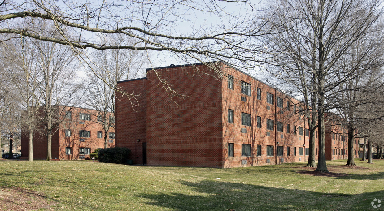 Foto del edificio - Russell House