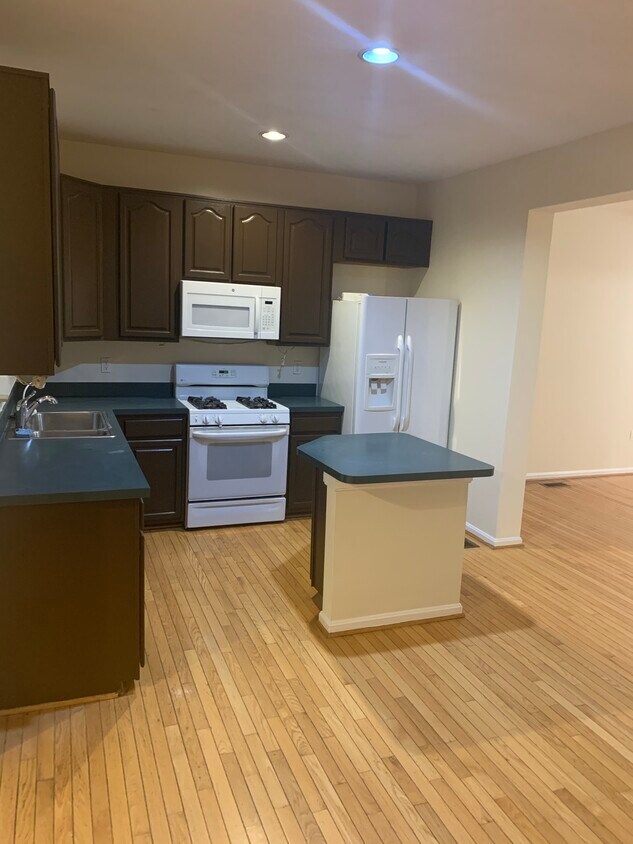 Kitchen - 4644 Deerwatch Dr