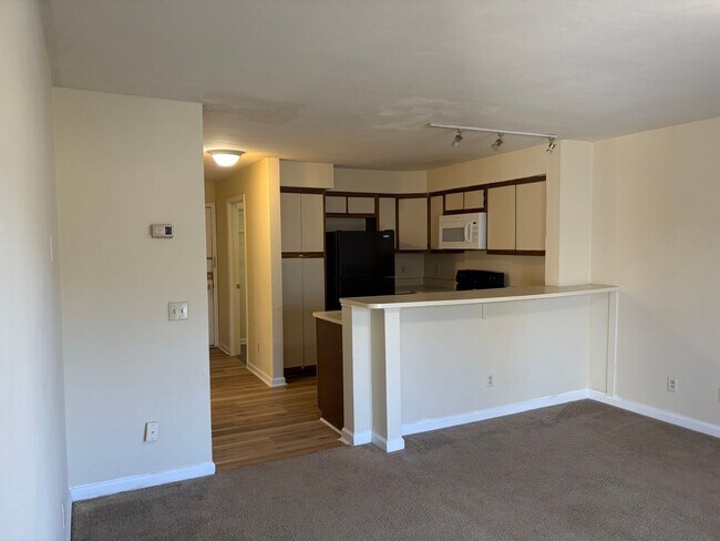 Foto del edificio - 4BR/2BA Near Virginia Tech | Bus Route, Laundry In-Unit