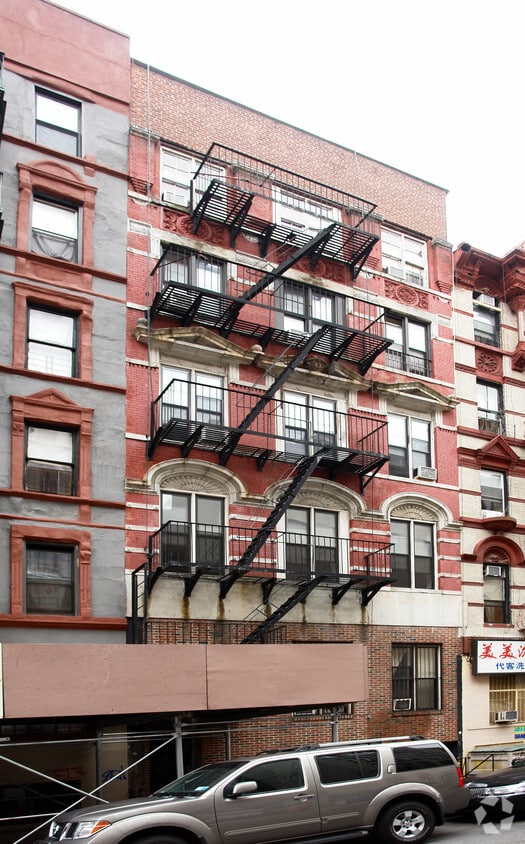 Primary Photo - 168 Henry St