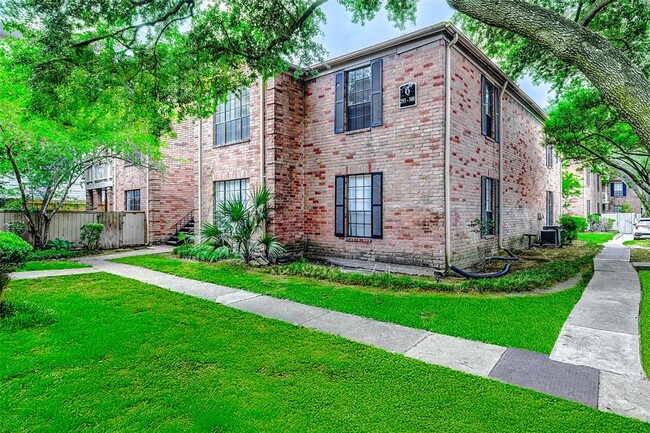 Foto del edificio - 2255 Braeswood Park Dr