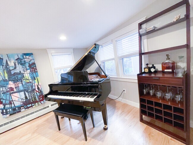 Foto del edificio - 83 Rockridge Rd