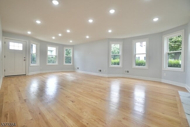 Building Photo - 226 Park Ave