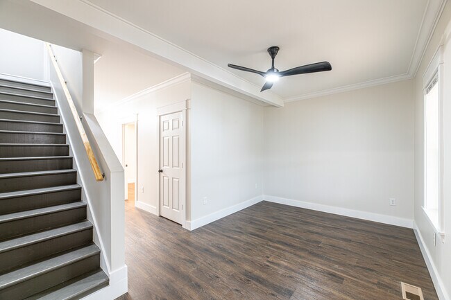 Foto del edificio - 1287 E Harper Ave