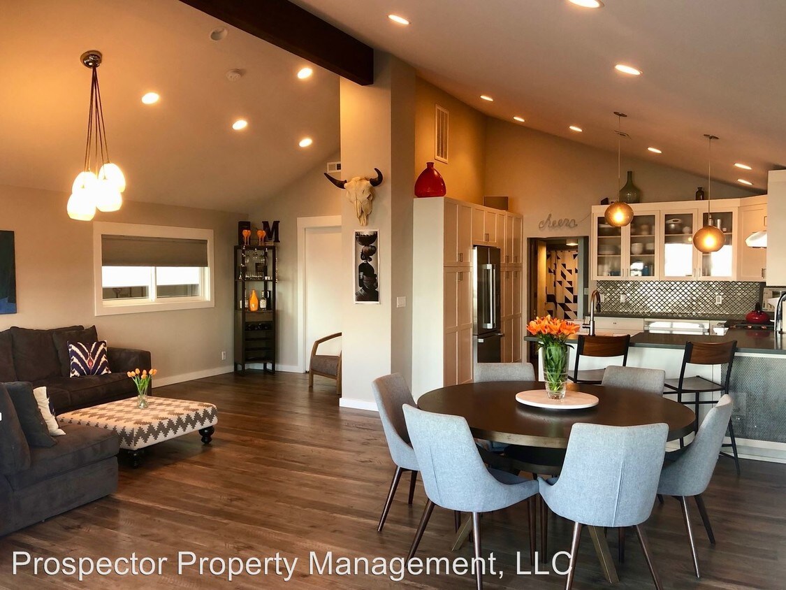 Foto principal - 2 br, 2 bath House - 1510 Alki Ave SW