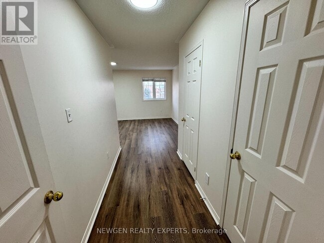 Photo du bâtiment - 594 Courtney Valley Rd