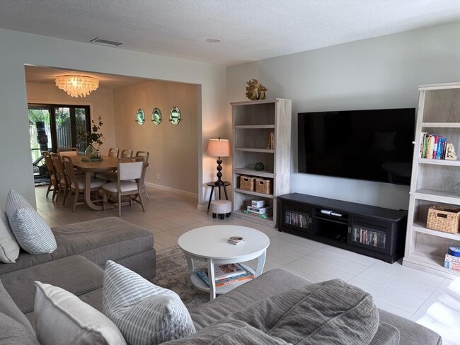 Building Photo - 1088 Raintree Dr