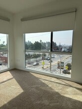 Interior Photo - 801 North