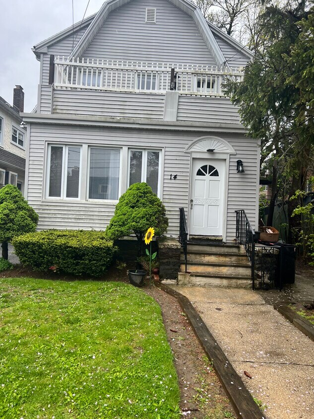 Primary Photo - 14 E Devonia Ave