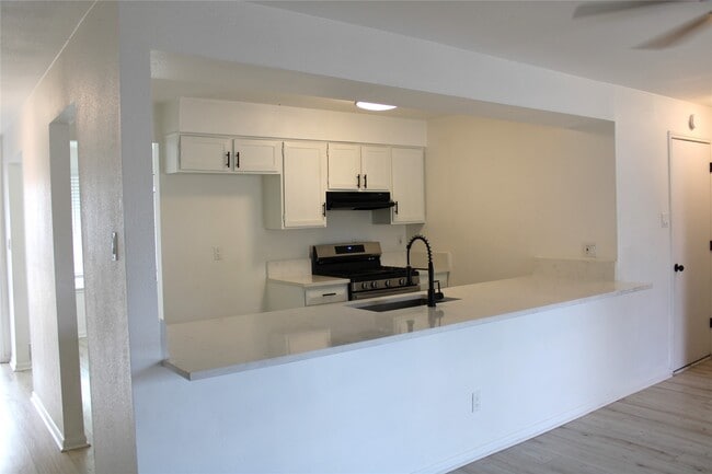 Building Photo - 12111 Wood Forest Dr