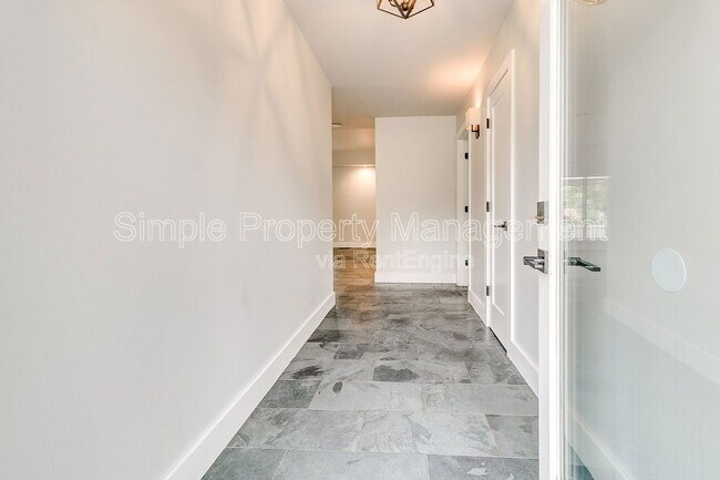 Foto del edificio - 616 E 9th St