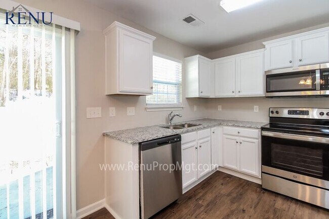 Foto del edificio - Available Now!!