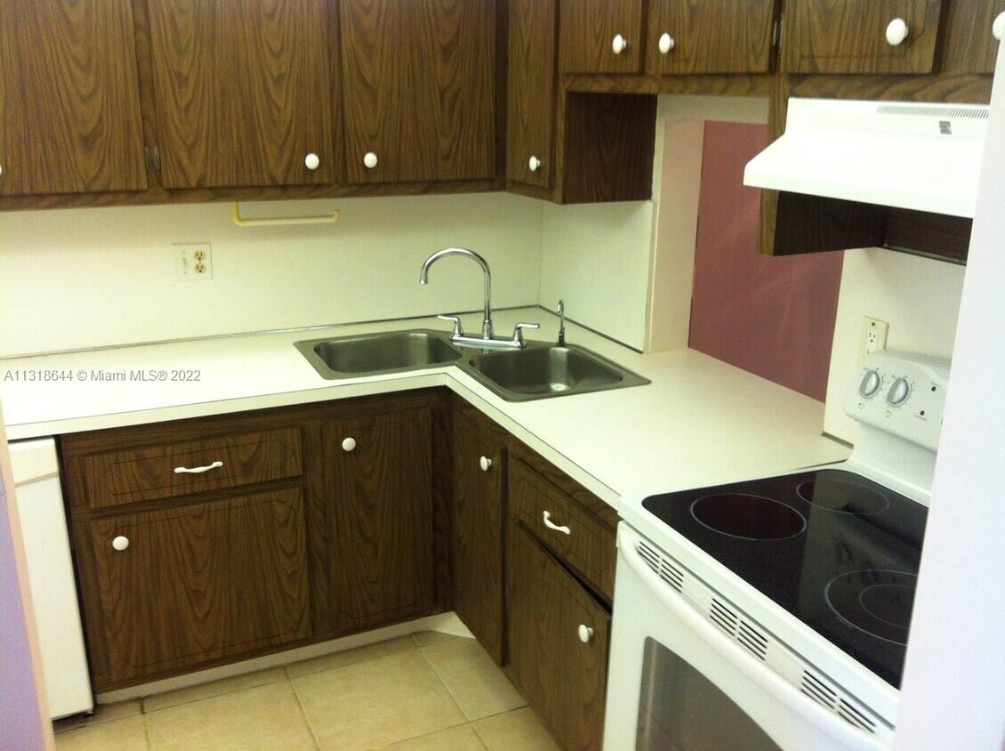 Primary Photo - 6300 NW 62nd St