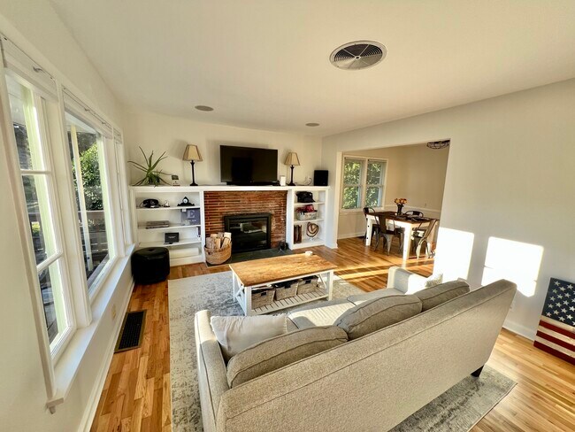 Foto del edificio - 280 1st Ave NE