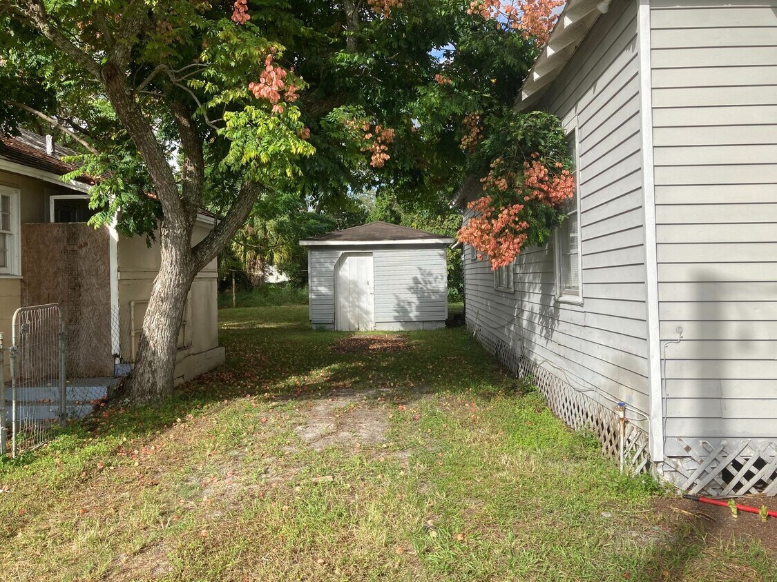 Foto principal - 3 bedroom 1 bath