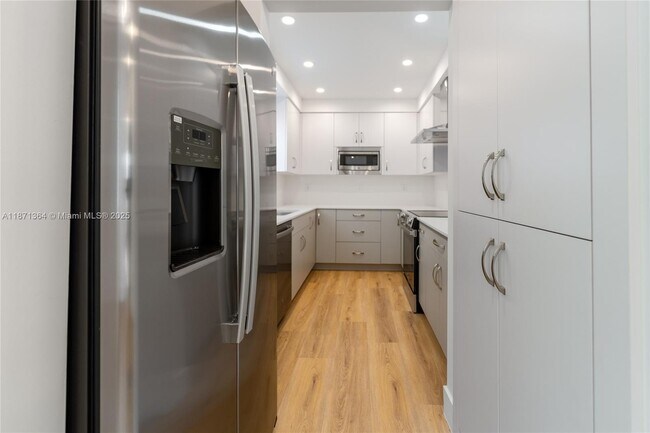 Building Photo - 3160 S Le Jeune Rd