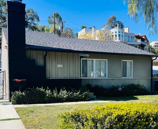 Building Photo - 5125 Canoga Ave