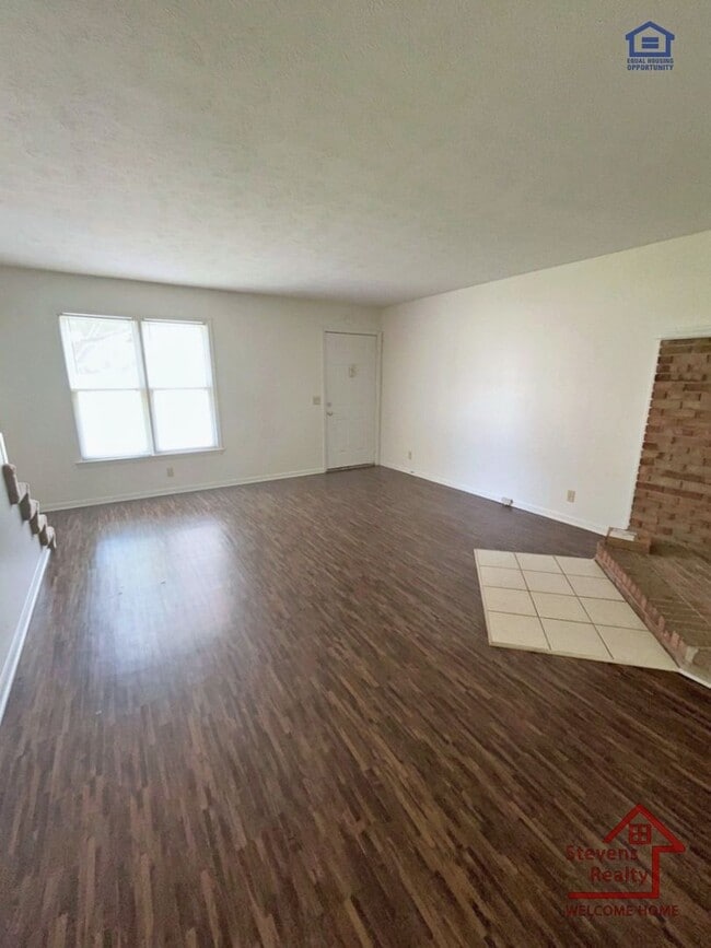 Building Photo - 313 Oriole Dr