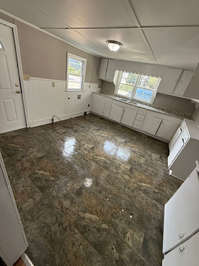 Building Photo - 2 Bedrooms, 1 Bathroom - Home in West Rome!