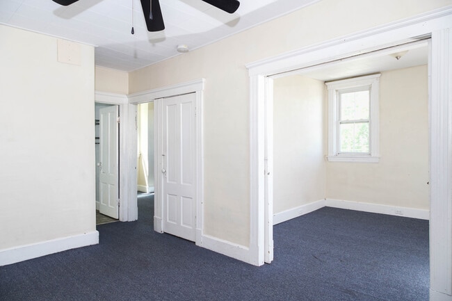 Building Photo - 1-5 Pine Pl