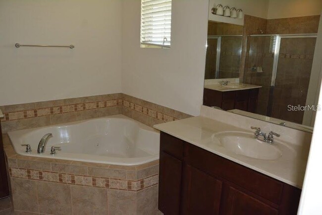 Building Photo - 8717 Lookout Pointe Dr