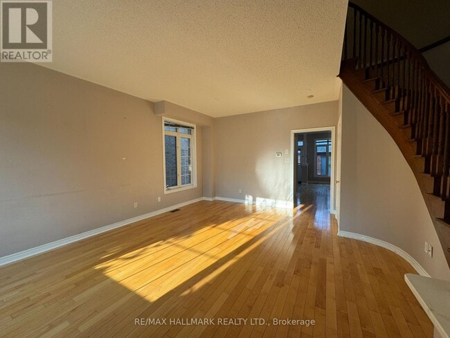 Building Photo - 10561 Bayview Ave