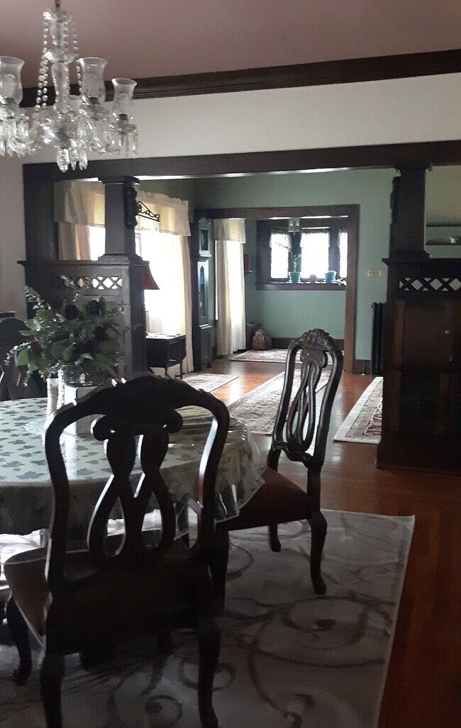 Comedor - 101 N 34th St