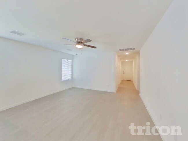 Foto del edificio - 806 Ginkgo Wy